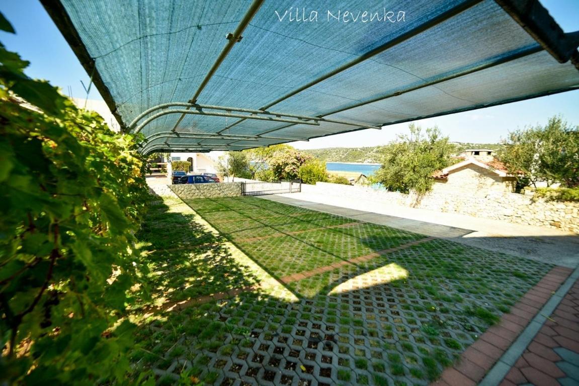 Apartments Villa Nevenka Рогозница Екстериор снимка