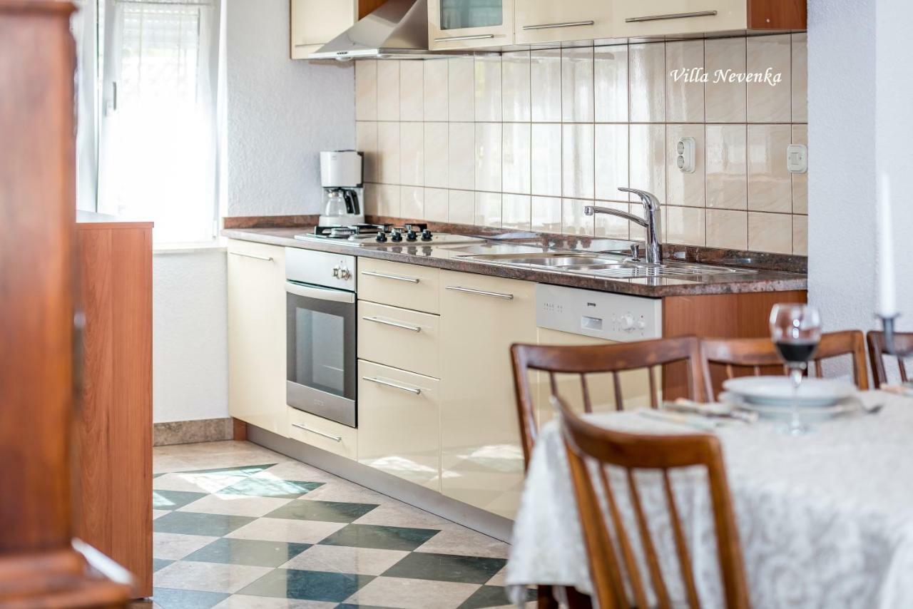 Apartments Villa Nevenka Рогозница Екстериор снимка